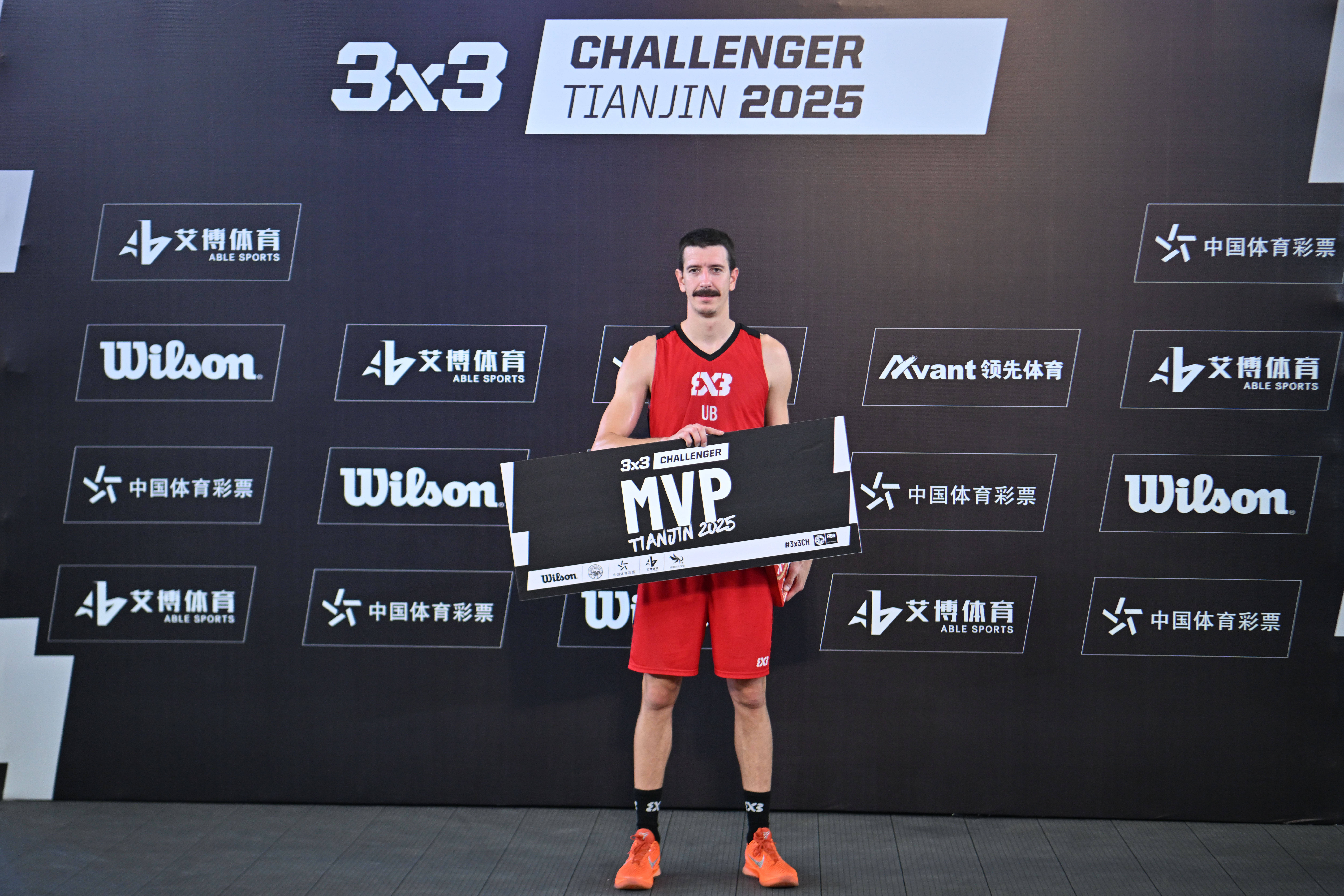 利物浦迎欧篮联关键赛，今晚防线松动，更衣室稳定，赛程密集仍需轮换的简单介绍-开云官方平台